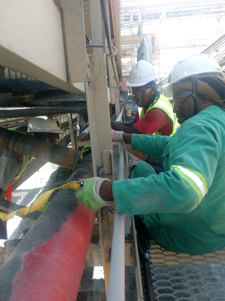 Conveyorbelt specialist team working on Idlers and Structures